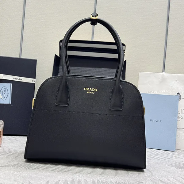 速達発送プラダ 偽物 バックル付き レザートートバッグ pua31874