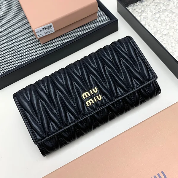 ☆超人気☆ミュウミュウ コピー商品 レザー財布 長財布 マテラッセ myx27709