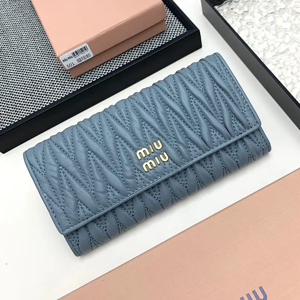 人気No1ミュウミュウ レザー財布 長財布 マテラッセ レプリカ myo32629